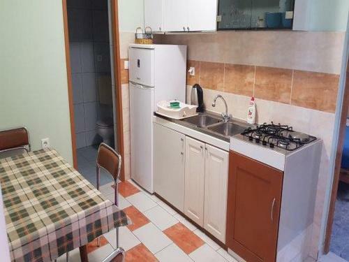 4 Two Bedroom Apartments - Private Parking - 150 M To Sand Beach