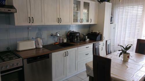 Crystal Apartement F