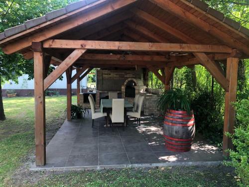 Five Season's Lakehouse