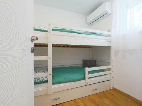 Holiday Home Pixie