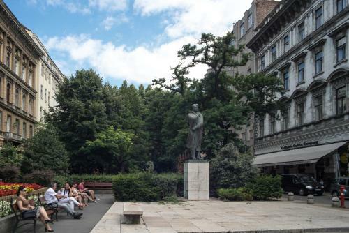 Apartamento Inviting Flat In The Heart Of Town