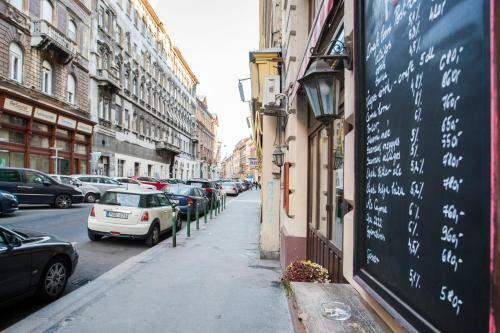 Apartamento Inviting Flat In The Heart Of Town