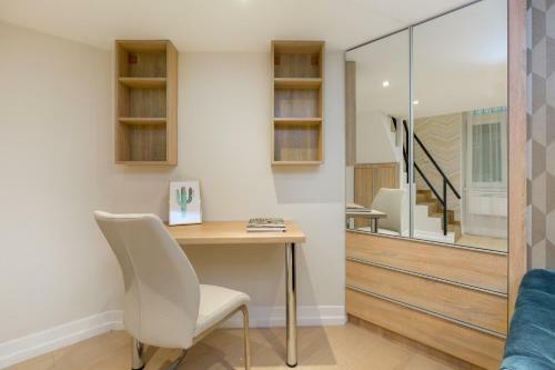 Bpm-squares And Dots Apartment