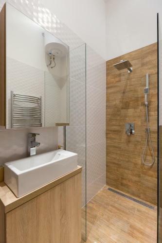 Bpm-squares And Dots Apartment