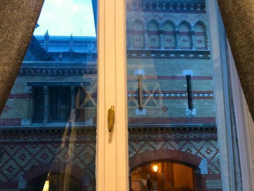 Central Market Hall Zen Hostel