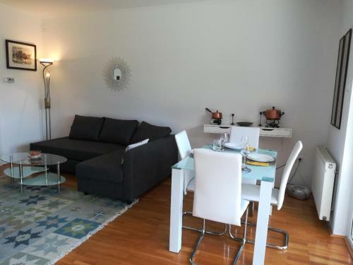 Homy Apartment In Buda, With Safe Garage And Terrace