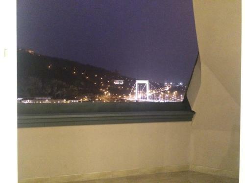 Apartamento Riverside Flat With King Castle View