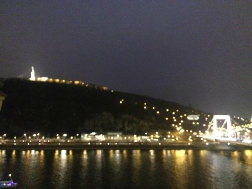 Apartamento Riverside Flat With King Castle View