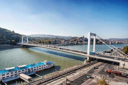 Apartamento Riverside Flat With King Castle View
