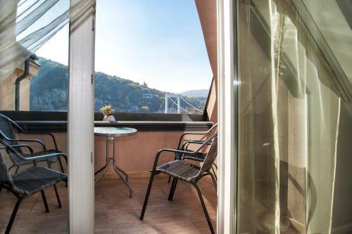Apartamento Riverside Flat With King Castle View