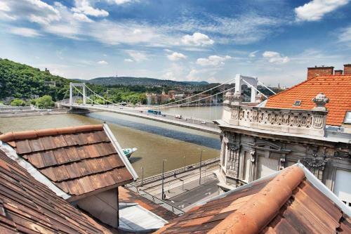 Apartamento Riverside Flat With King Castle View