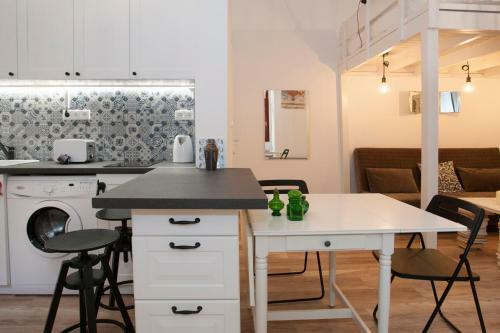 Apartamento Budapest Central, The Book Room