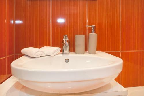 Apartamento Simona - Lovely Studio In The Downtown .