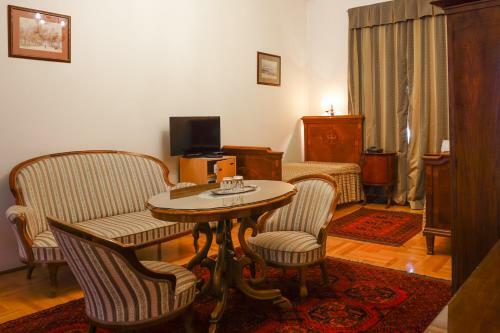 Hotel Monarchy Residence