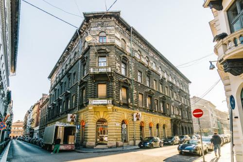 Centric Lifestyle Apartments