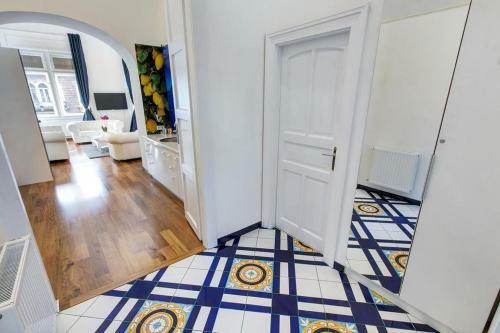 Royale Apartment