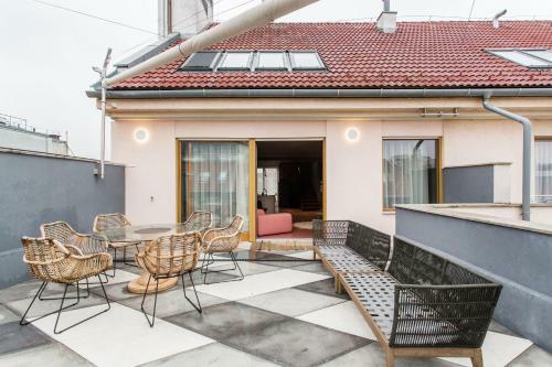K52 Luxury 4bdrm 4bthrm Apartment