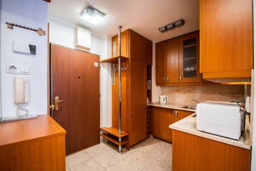 Central A/c Apartment With Large Balcony