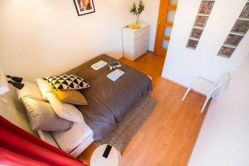 Central A/c Apartment With Large Balcony