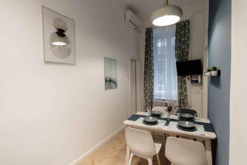 Central & Quiet Apartment With A/c