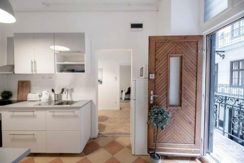 Central & Quiet Apartment With A/c