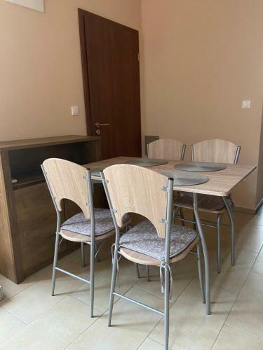 Monzi Apartmanh�z