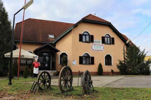 Motel Fez?r Panzi� �s �tterem