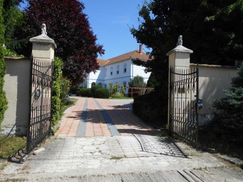 Bed & Breakfast F�bi�nics Kast�ly Misefa