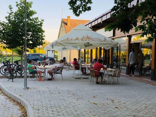 Hostal Lip�t Term�l Vend�gszoba