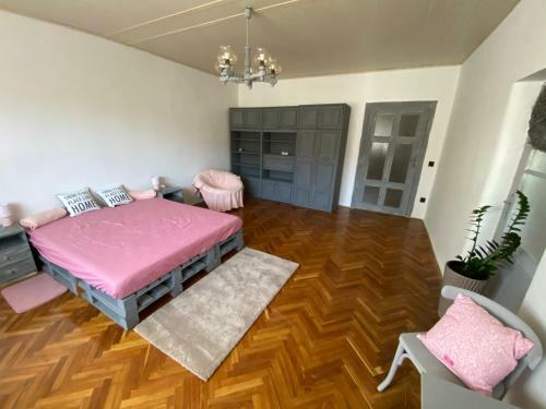Vir�g Var�zs Vend�gh�z