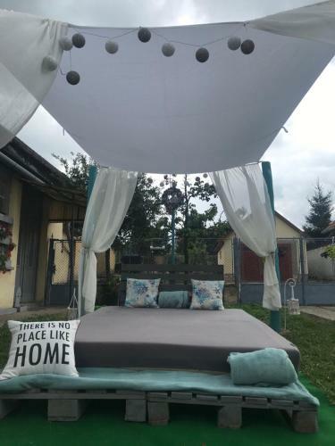 Vir�g Var�zs Vend�gh�z