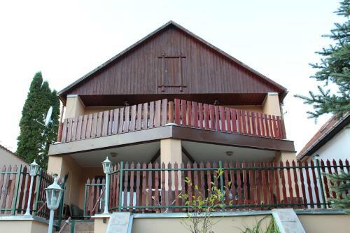 J�szay Vend�gh�z Par�dsasv�r