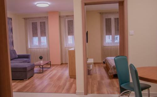 Oros House Apartmanh�z
