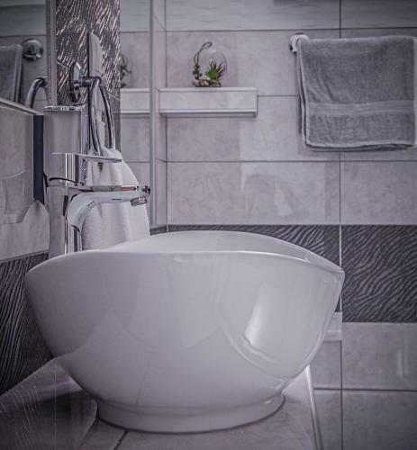 Oros House Apartmanh�z