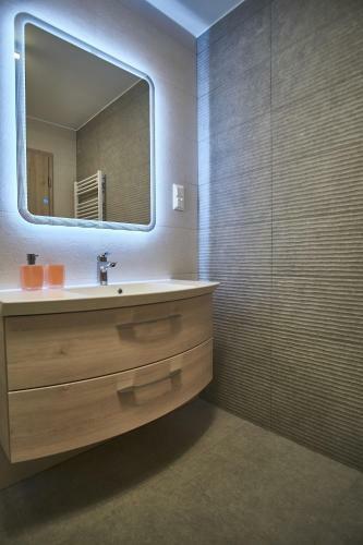 Az�r Apartments - Hostaid