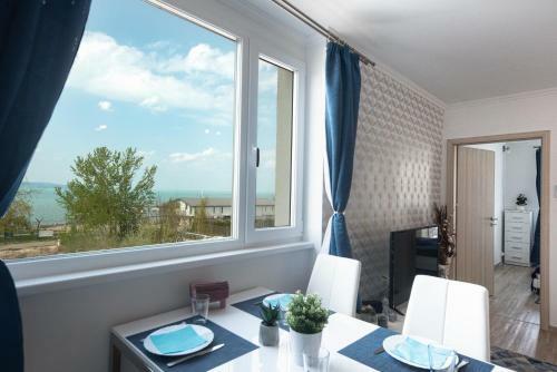 Panor�m�s, T�parti, L�gkondicion�lt Apartman
