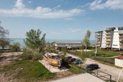 Panor�m�s, T�parti, L�gkondicion�lt Apartman