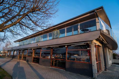Panor�m�s, T�parti, L�gkondicion�lt Apartman