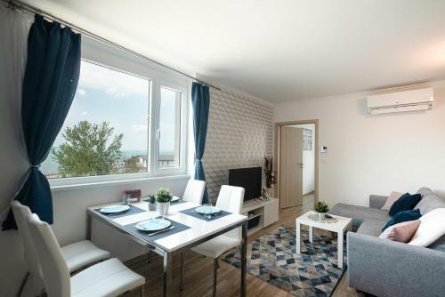Panor�m�s, T�parti, L�gkondicion�lt Apartman