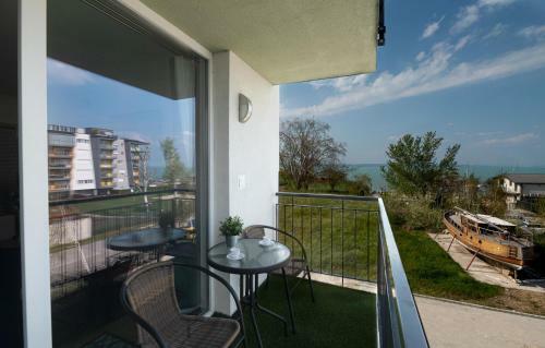 Panor�m�s, T�parti, L�gkondicion�lt Apartman