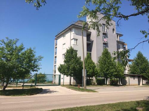Egy�tt A Csal�d I. Apartman