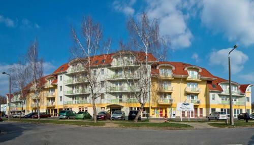Golden Ball Apartman Mag�nsz�ll�shely