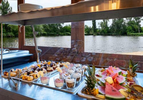 Bed & Breakfast �den Lounge Restaurant & Pension