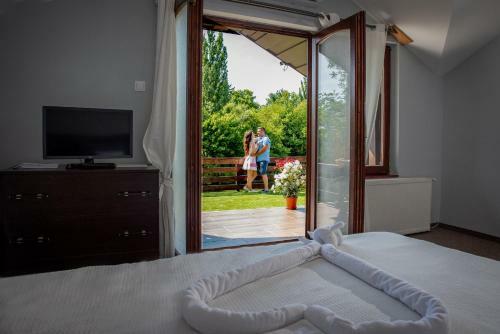 Bed & Breakfast �den Lounge Restaurant & Pension