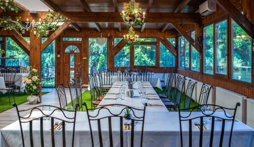 Bed & Breakfast �den Lounge Restaurant & Pension