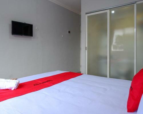 Hotel Reddoorz @ City Park Medoho Semarang