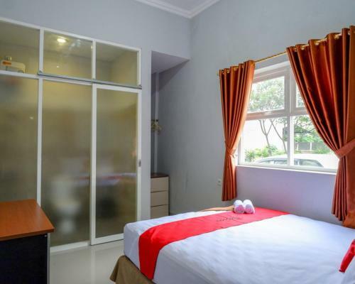 Hotel Reddoorz @ City Park Medoho Semarang