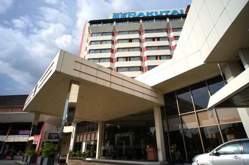 Capital O 1963 Hotel The New Benakutai