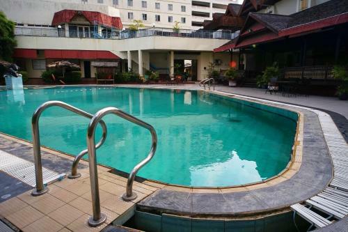 Capital O 1963 Hotel The New Benakutai