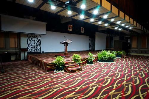 Capital O 1963 Hotel The New Benakutai